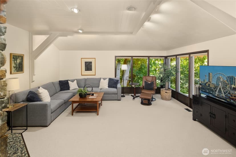 Property photo for 6815 E Mercer Way, Mercer Island photo 10