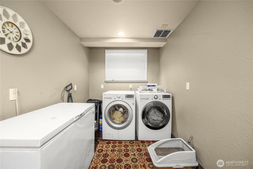 Property photo for 804 15th Street SW, Edmonds photo 16