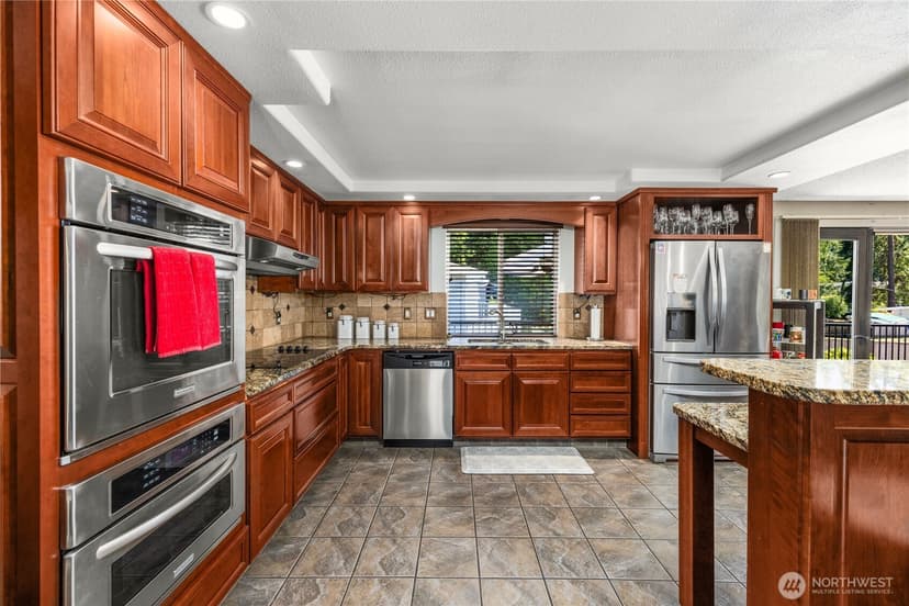 Property photo for 804 15th Street SW, Edmonds photo 17