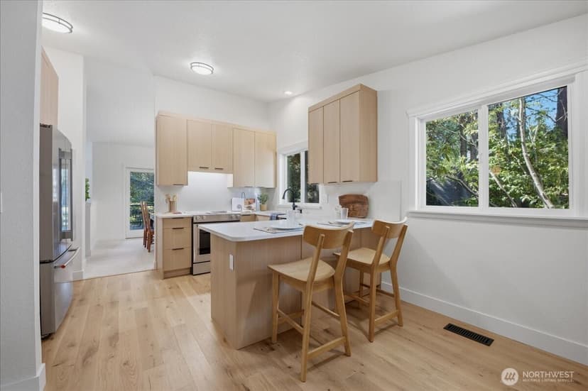 Property photo for 20215 41st Place NE, Lake Forest Park photo 11