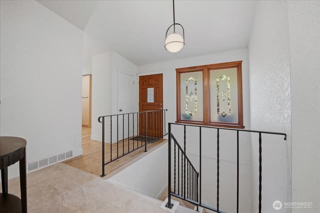 Property photo for 20215 41st Place NE, Lake Forest Park photo 3
