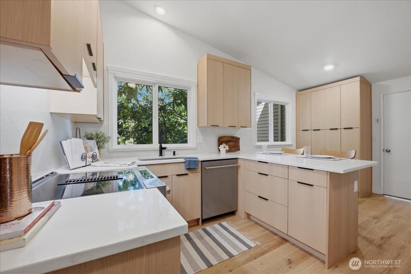Property photo for 20215 41st Place NE, Lake Forest Park photo 8