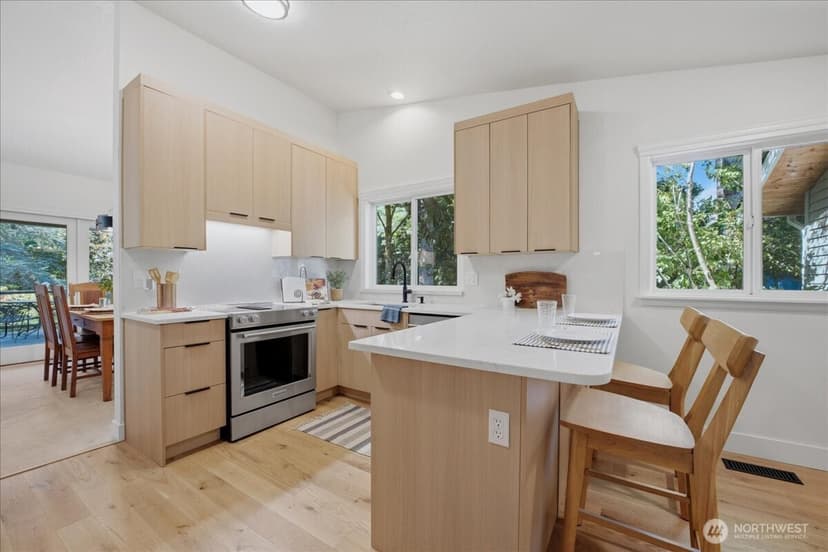 Property photo for 20215 41st Place NE, Lake Forest Park photo 9