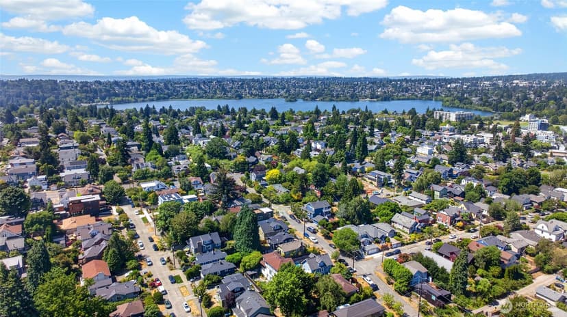 Property photo for 409 NE 60th Street, Seattle photo 4