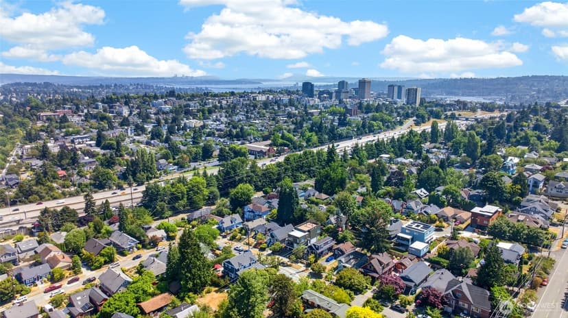 Property photo for 409 NE 60th Street, Seattle photo 5