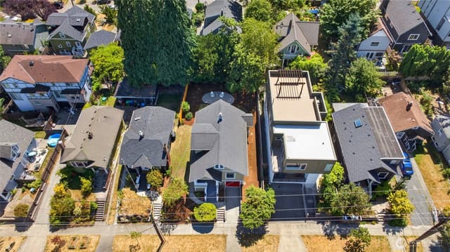 Property photo for 409 NE 60th Street, Seattle photo 2