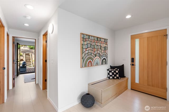 Property photo for 425 26th Avenue E, Seattle photo 4