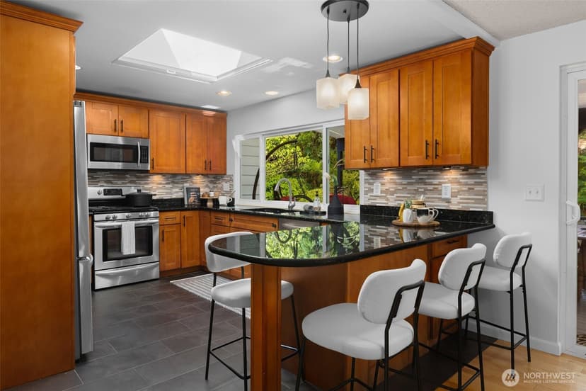 Property photo for 16570 SE 19th Street, Bellevue photo 10
