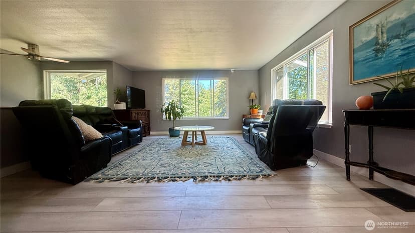 Property photo for 22045 Peter Grubb Road SE, Renton photo 4