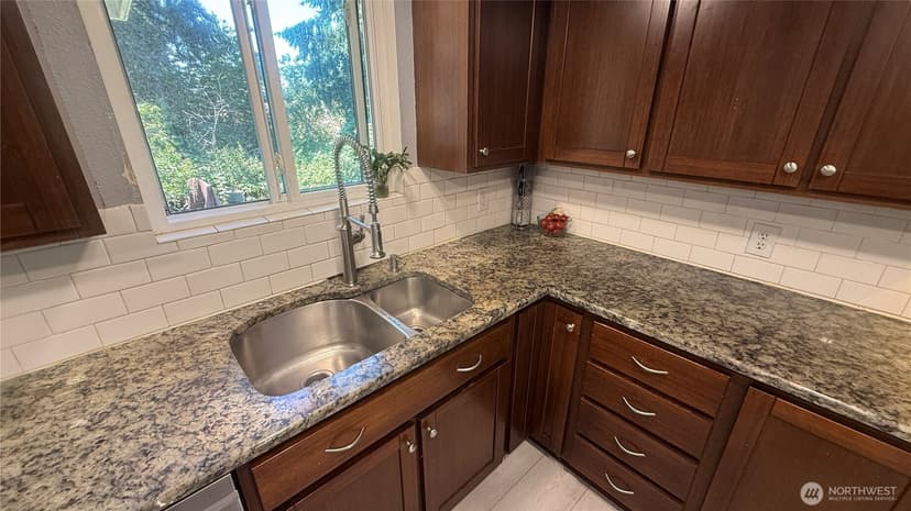 Property photo for 22045 Peter Grubb Road SE, Renton photo 9