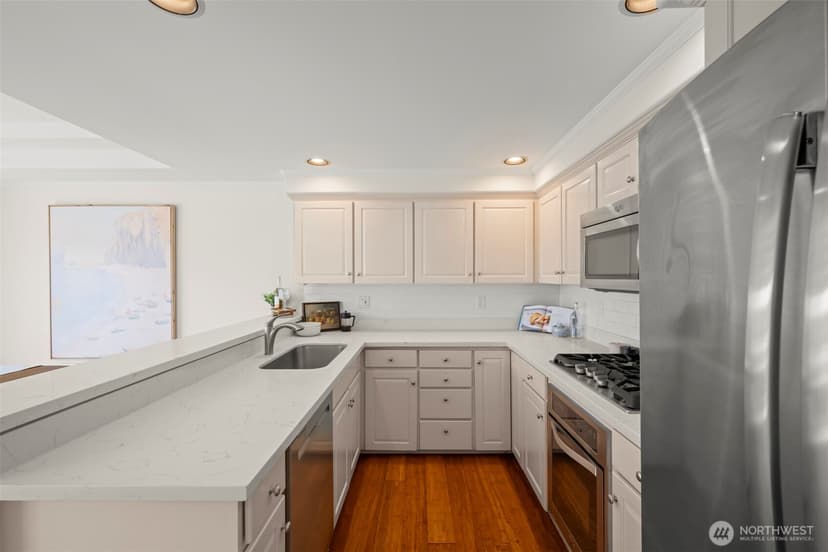 Property photo for 2167 Dexter Avenue N #402, Seattle photo 8