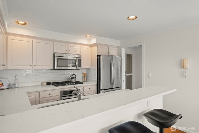 Property photo for 2167 Dexter Avenue N #402, Seattle photo 7