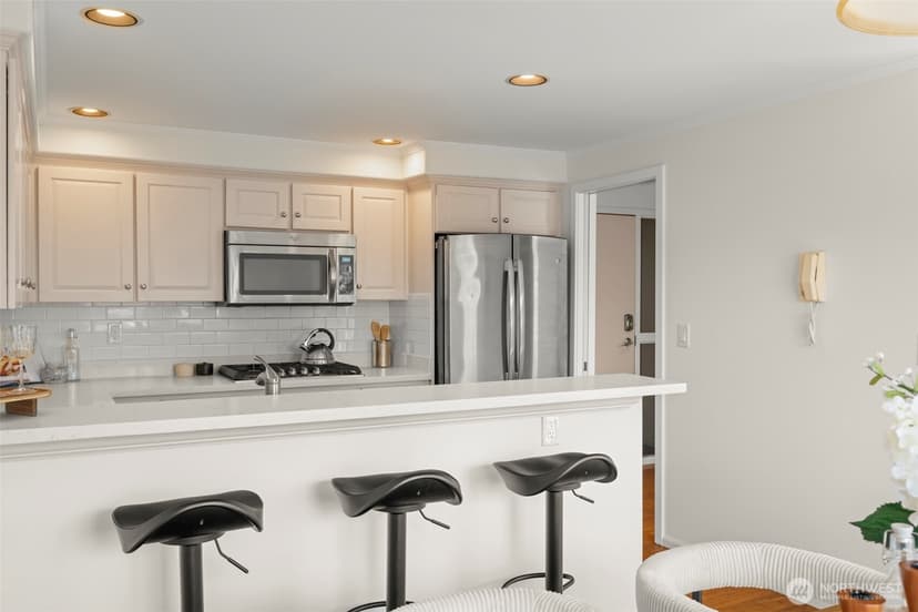 Property photo for 2167 Dexter Avenue N #402, Seattle photo 12