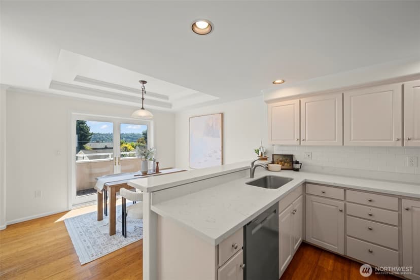 Property photo for 2167 Dexter Avenue N #402, Seattle photo 9