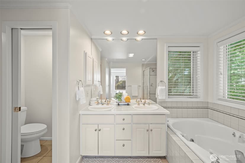 Property photo for 2167 Dexter Avenue N #402, Seattle photo 17