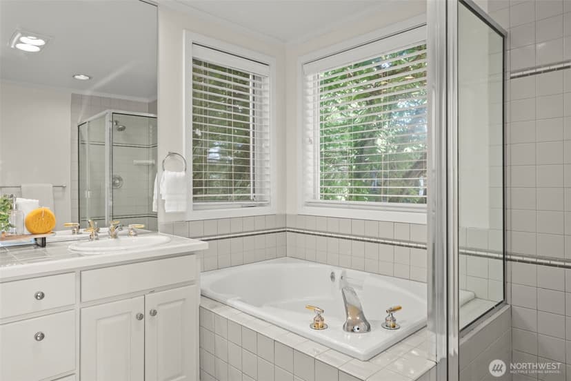 Property photo for 2167 Dexter Avenue N #402, Seattle photo 18