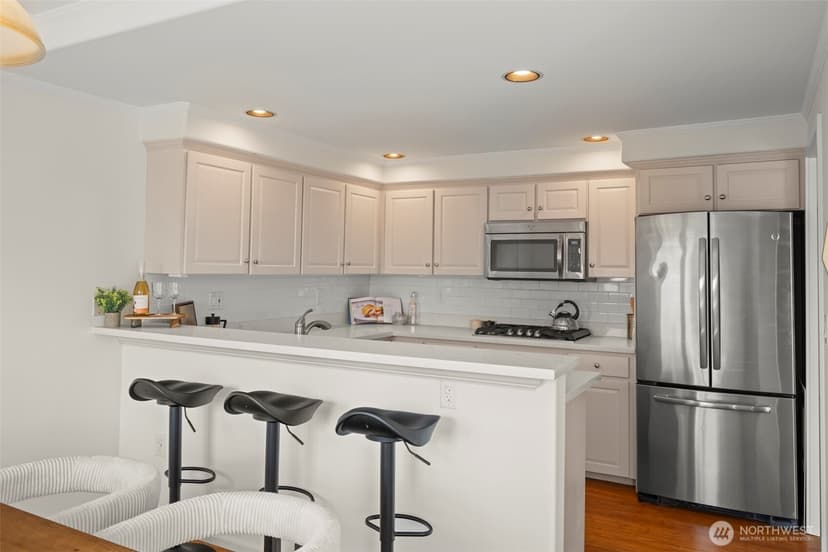 Property photo for 2167 Dexter Avenue N #402, Seattle photo 13
