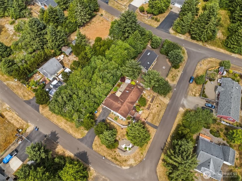 Property photo for 700 Island Circle SE, Ocean Shores photo 34