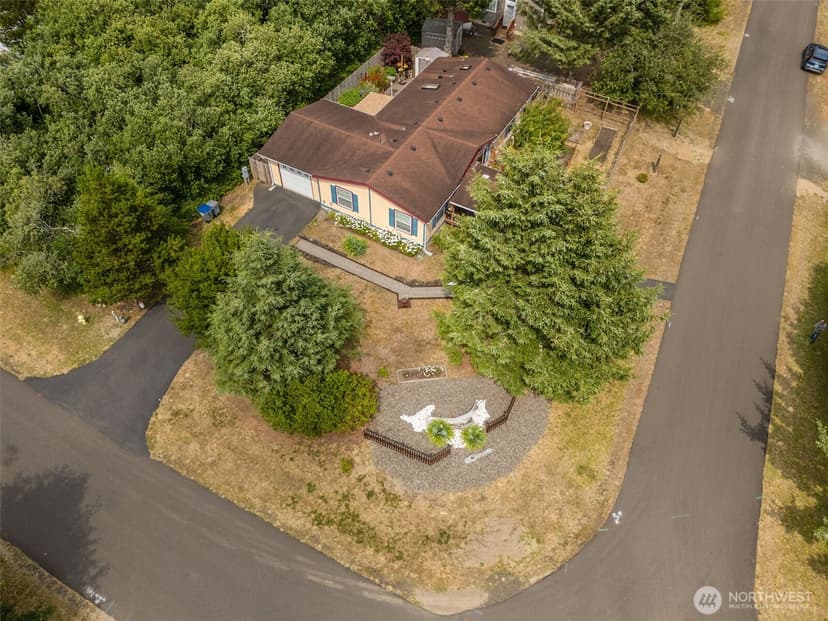 Property photo for 700 Island Circle SE, Ocean Shores photo 33