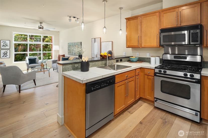 Property photo for 410 NE 70th Street #204, Seattle photo 13