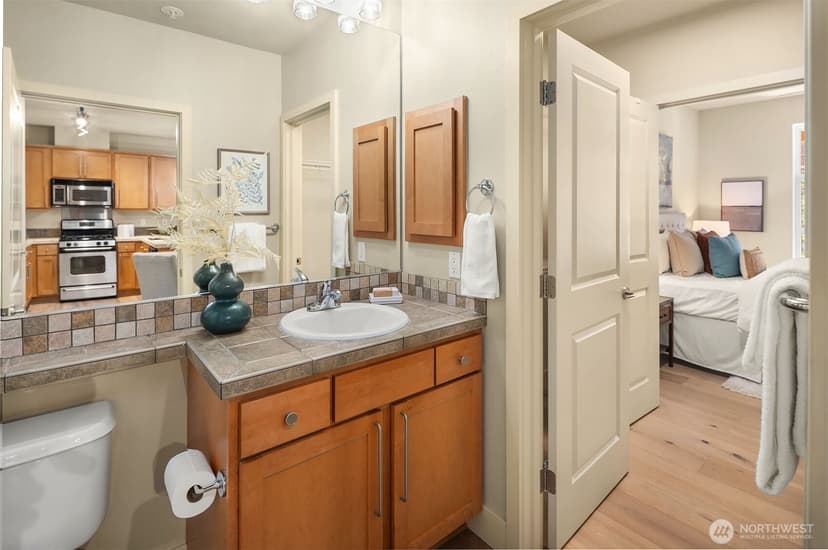Property photo for 410 NE 70th Street #204, Seattle photo 6