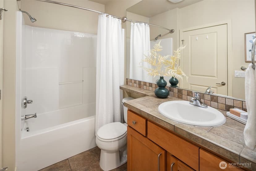Property photo for 410 NE 70th Street #204, Seattle photo 12