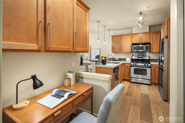Property photo for 410 NE 70th Street #204, Seattle photo 5