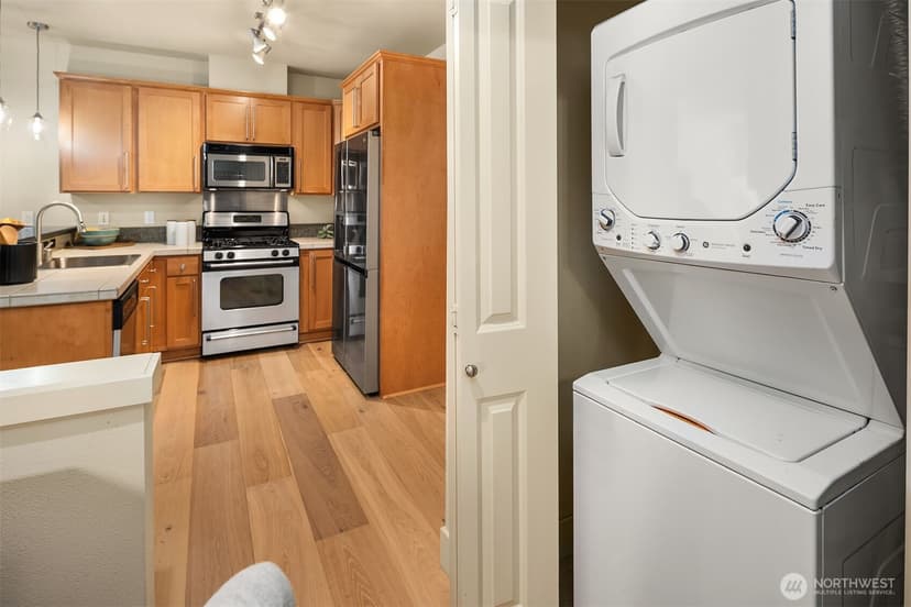 Property photo for 410 NE 70th Street #204, Seattle photo 16