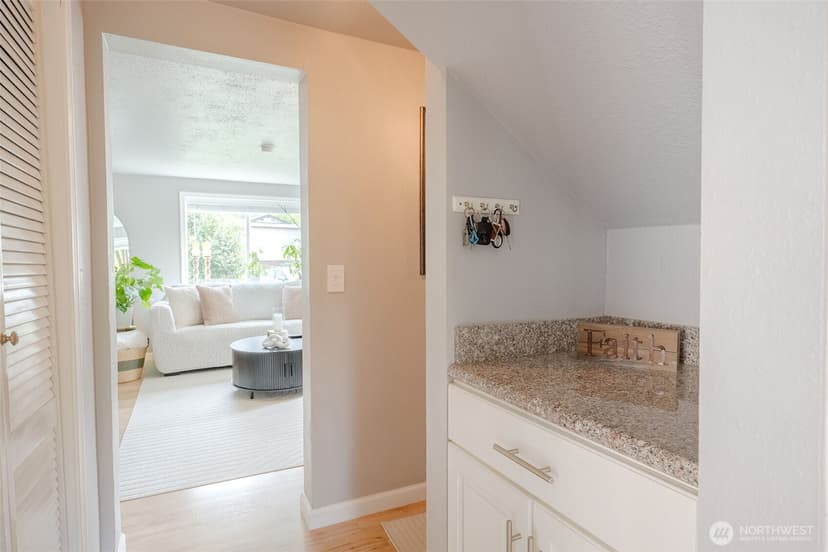 Property photo for 845 3rd Avenue NW, Issaquah photo 22