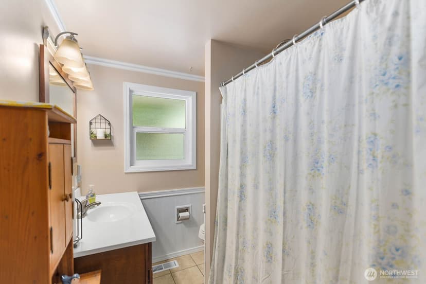 Property photo for 10301 NE 136th Place, Kirkland photo 18