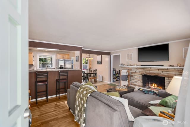 Property photo for 10301 NE 136th Place, Kirkland photo 4