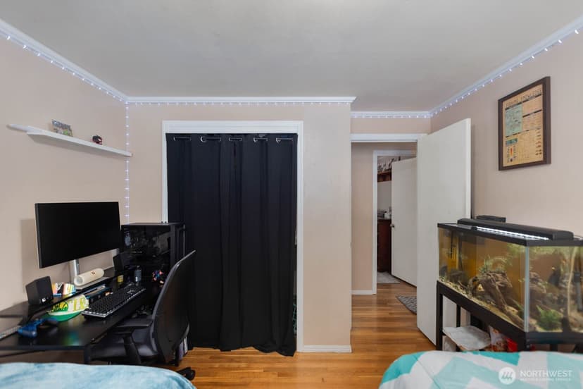 Property photo for 10301 NE 136th Place, Kirkland photo 22