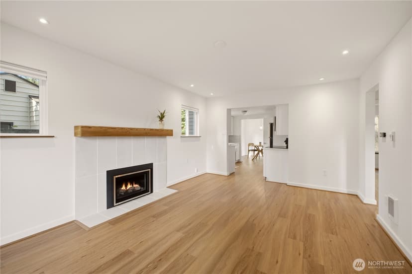 Property photo for 14323 23rd Place NE, Seattle photo 3