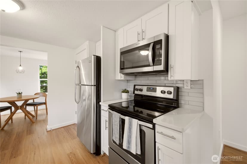 Property photo for 14323 23rd Place NE, Seattle photo 8