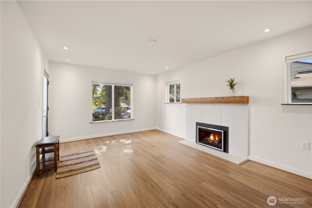 Property photo for 14323 23rd Place NE, Seattle photo 2