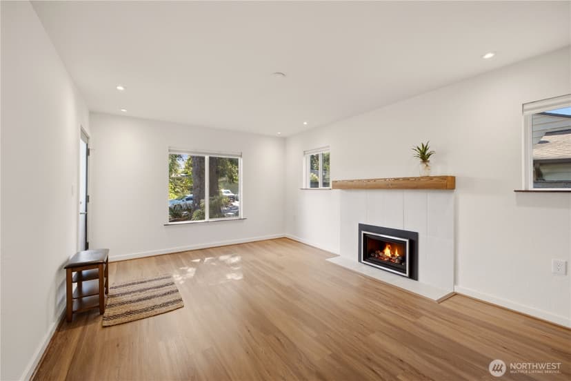 Property photo for 14323 23rd Place NE, Seattle photo 2