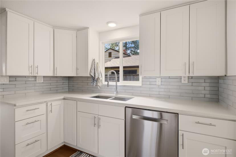 Property photo for 14323 23rd Place NE, Seattle photo 5