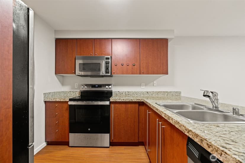 Property photo for 11309 NE 128th Street #F104, Kirkland photo 3