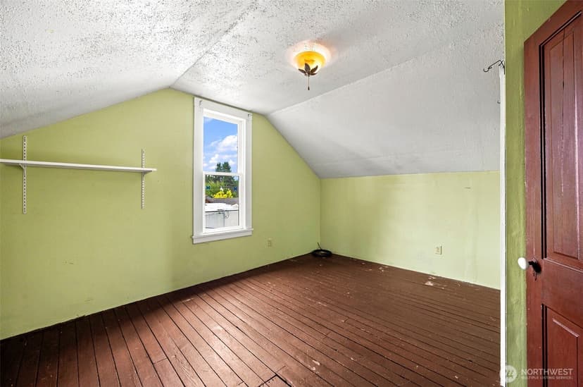 Property photo for 928 3rd Avenue NW, Puyallup photo 16