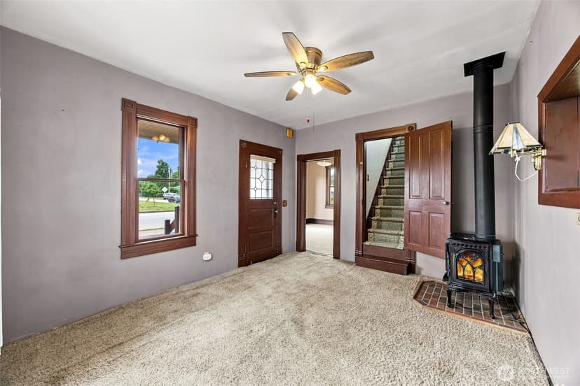 Property photo for 928 3rd Avenue NW, Puyallup photo 9