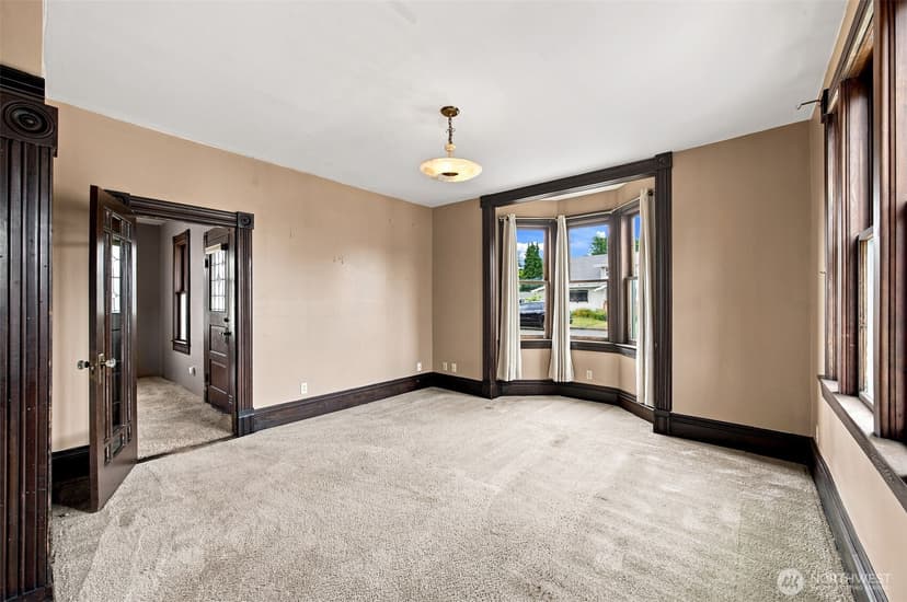 Property photo for 928 3rd Avenue NW, Puyallup photo 4