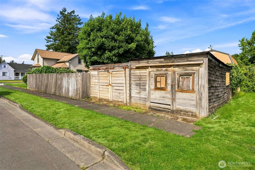Property photo for 928 3rd Avenue NW, Puyallup photo 22