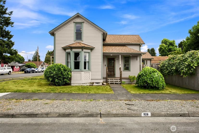 Property photo for 928 3rd Avenue NW, Puyallup