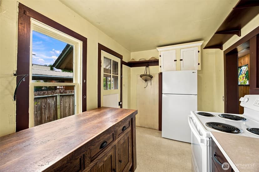 Property photo for 928 3rd Avenue NW, Puyallup photo 12