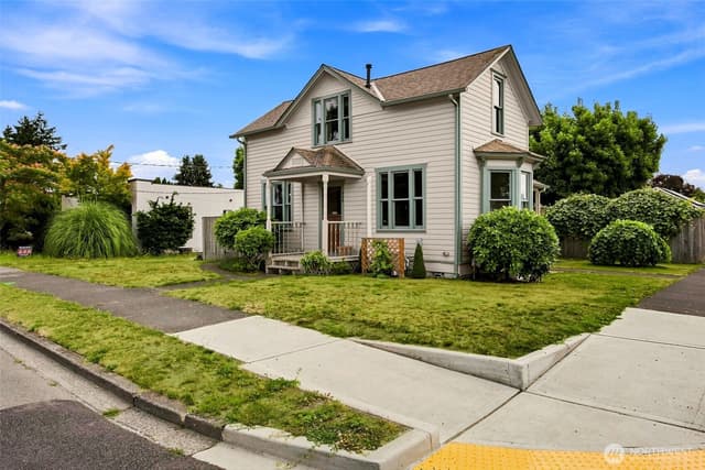 Property photo for 928 3rd Avenue NW, Puyallup photo 2