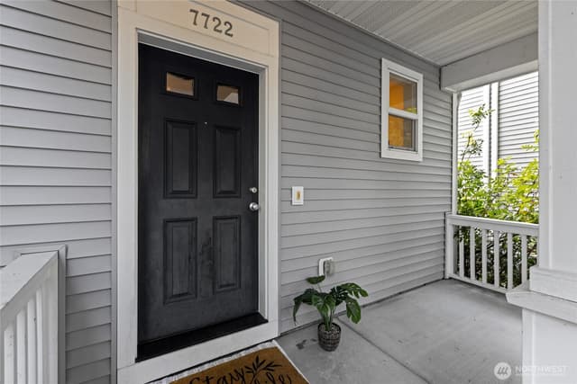 Property photo for 7722 39th Avenue S, Seattle photo 2