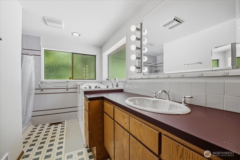 Property photo for 18461 Ballinger Way NE, Lake Forest Park photo 12