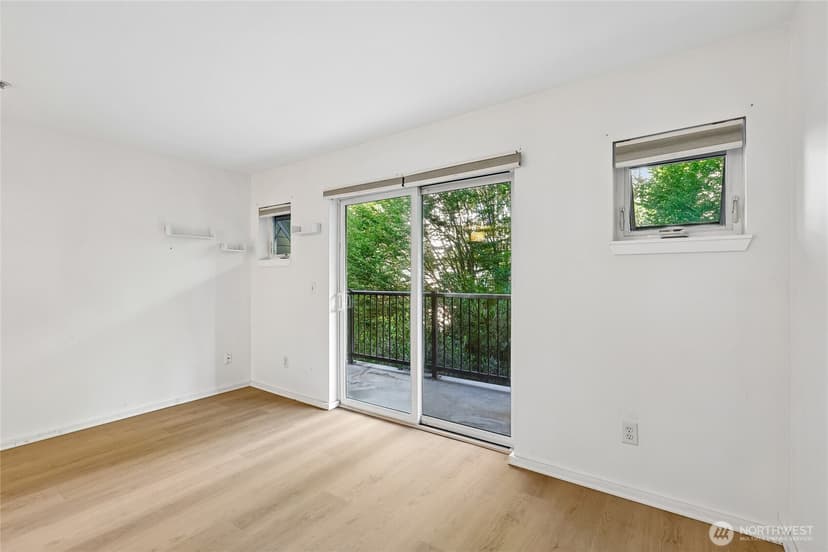 Property photo for 12345 Roosevelt Way NE #306, Seattle photo 6