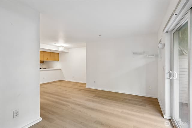 Property photo for 12345 Roosevelt Way NE #306, Seattle photo 5