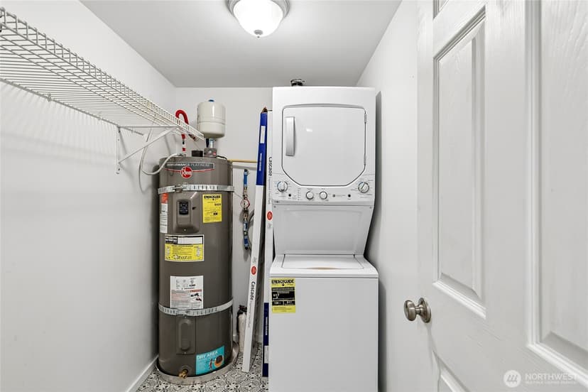 Property photo for 12345 Roosevelt Way NE #306, Seattle photo 21